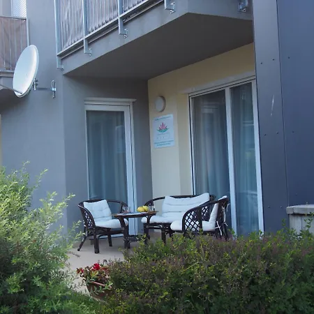Diplomat Apartment *